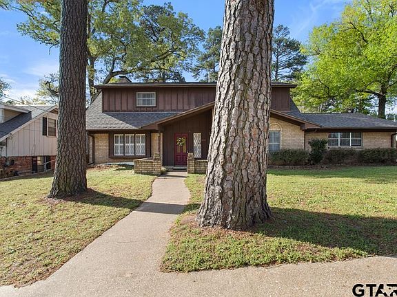 3rd image of 2701 Fairfax Dr
