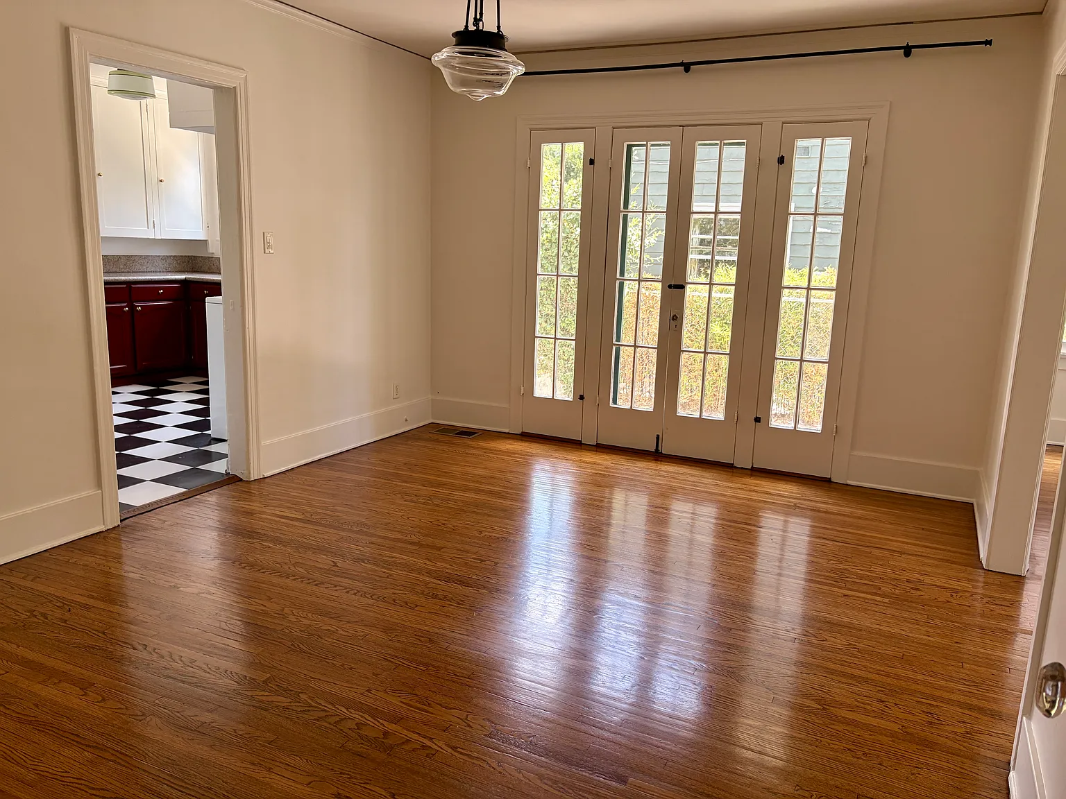2 bed, 1.5 bath, 1330 sqft, $3,100 — Photo 2