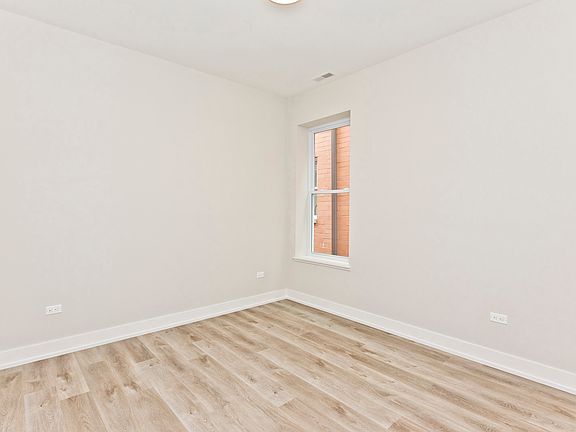 5th image of 2725 N Ashland Ave #1S
