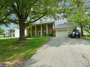 111 Hamilton Rd, Sterling, VA 20165