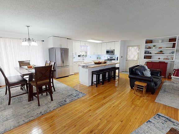 3rd image of 1803 Hugh Dr