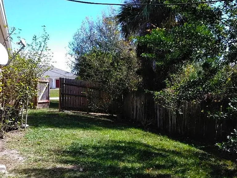 7955 101st Ct — Photo 15