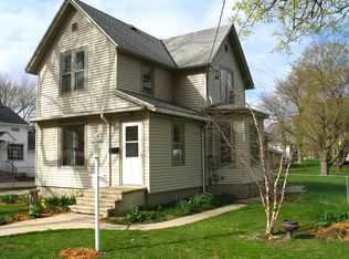 313 E Oak St, Lake Mills, WI 53551