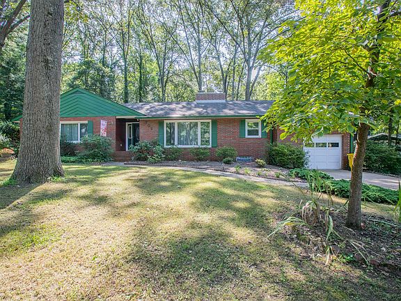 3rd image of 702 Laurel Ln