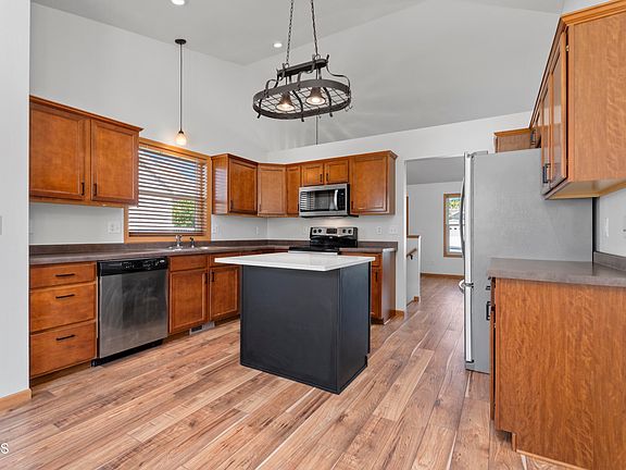3rd image of 1021 E Lasalle Dr