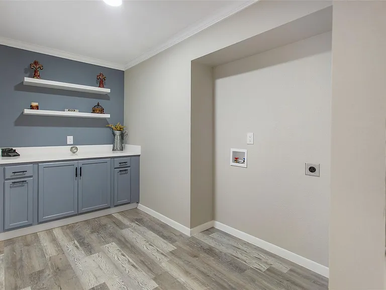 904 Westview Cir — Photo 26