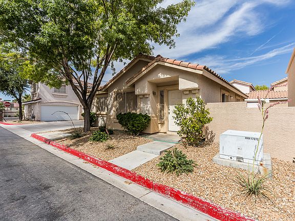 2nd image of 2442 Cliffwood Dr