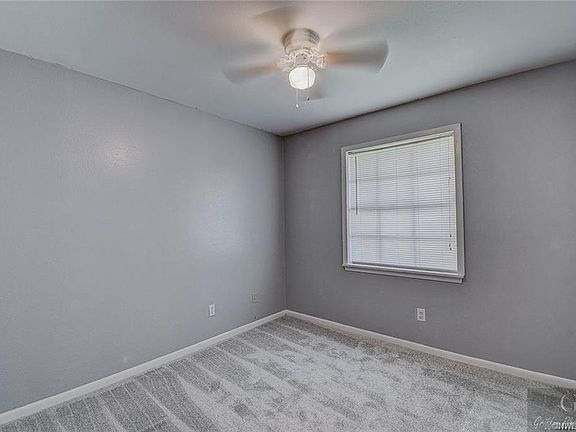 2nd image of 851 Fairlawn Dr