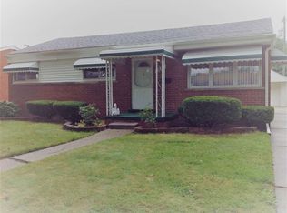 22213 Barton St, Saint Clair Shores, MI 48081
