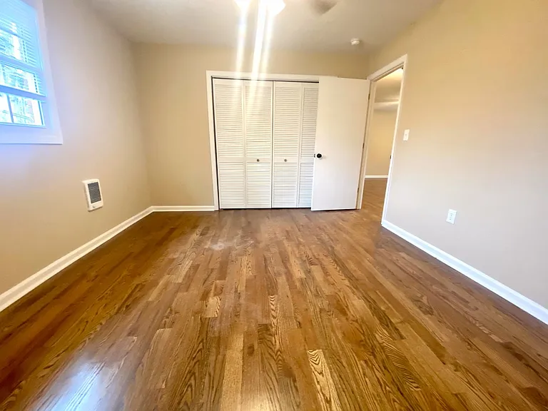 242 Cochran Rd — Photo 16