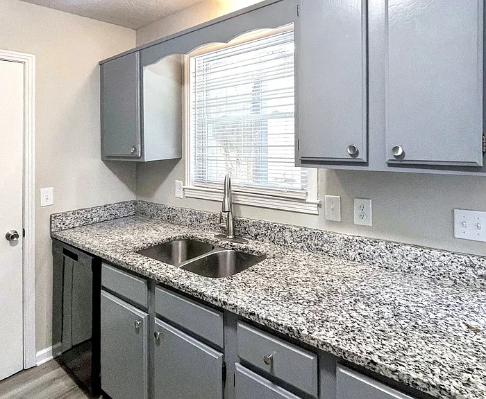 483 Ellenwood Dr — Photo 3