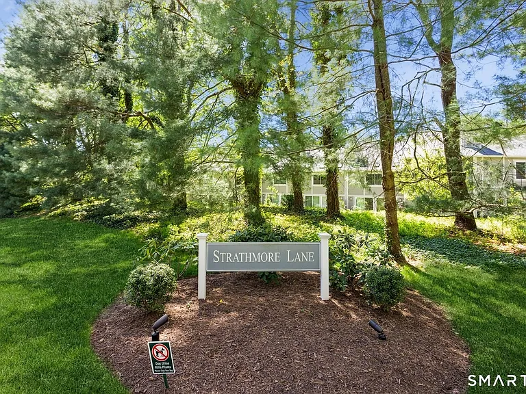33 Strathmore Ln #33 — Photo 2