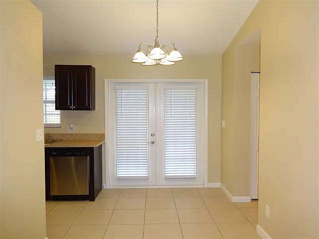 3 bed, 2.0 bath, 1141 sqft, $2,505 — Photo 4