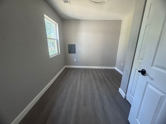 3rd image of 8495 Hillcrest Dr