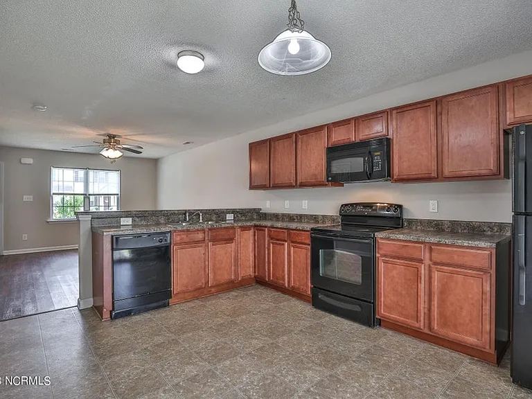 4001 Banister Loop — Photo 11