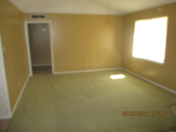 2nd image of 1913 Meadowbrook Dr