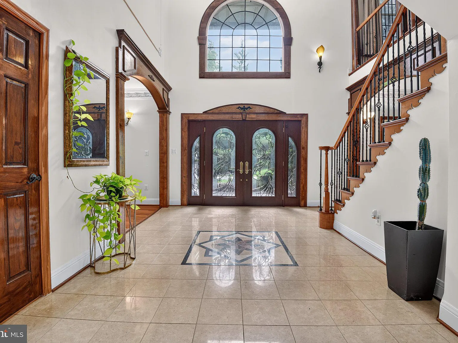 5 bed, 5.0 bath, 5997 sqft, $6,500 — Photo 2