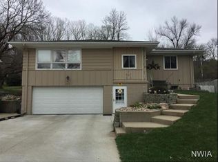 4658 Chatham Ln, Sioux City, IA 51104