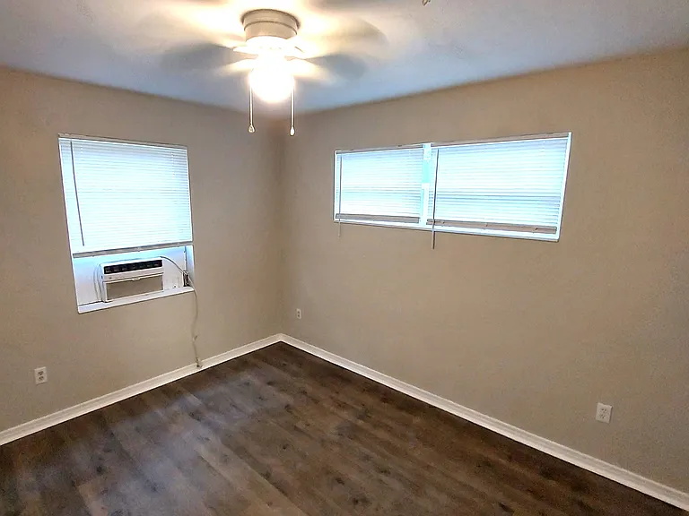2247 Stella St — Photo 10