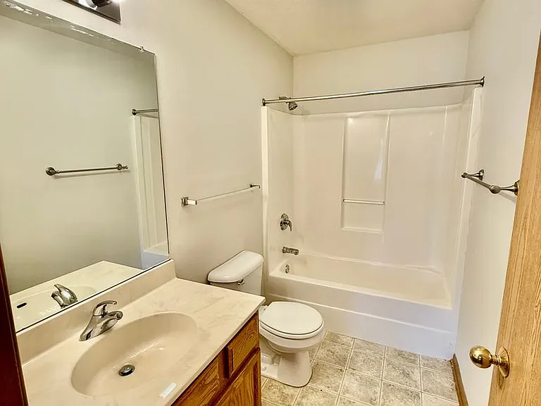 221 Crystal St — Photo 39