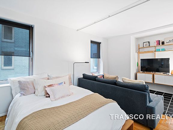 3rd image of 106 Central Park S APT 14D