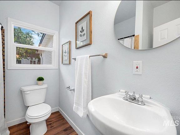 5th image of 1704 Blaine St #A
