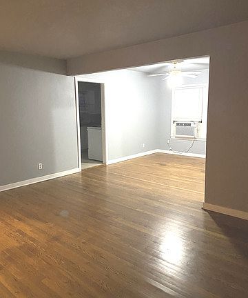 5th image of 463 Bryn Mawr Dr