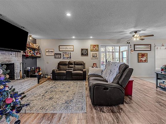 5th image of 21 Penzance Dr