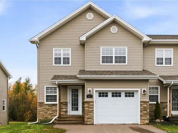 317 Dolbeau, Dieppe, NB E1A 9P9