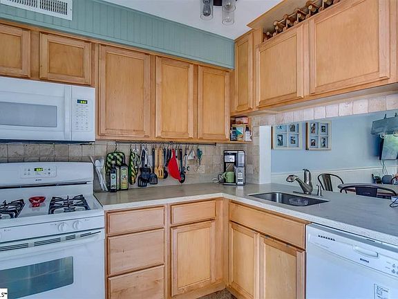 2nd image of 2530 E North St Unit 13C