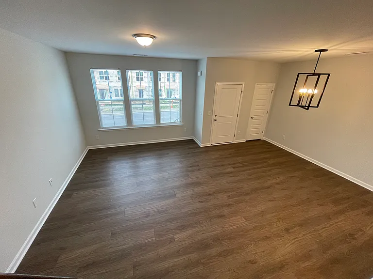 1408 Irving Hill Dr — Photo 4