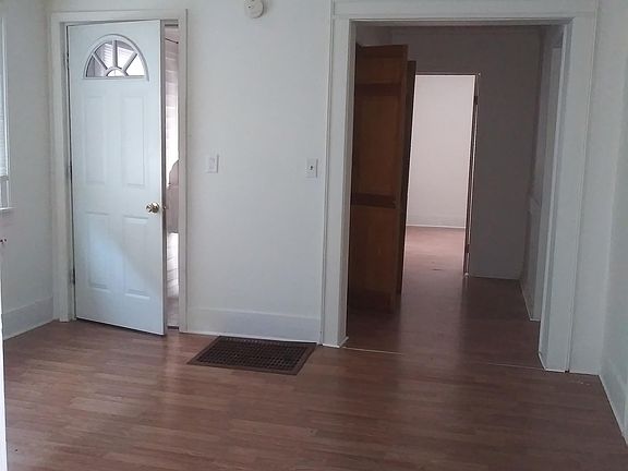 5th image of 218 Lilac St