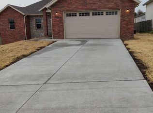 4450 Gladys Ave, Springfield, MO 65803