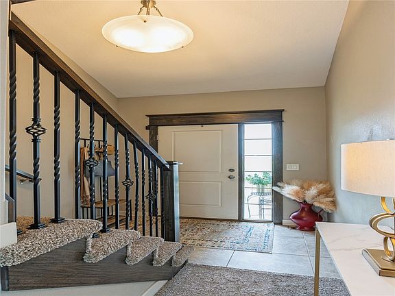 3rd image of 2203 NW Chapel Ln