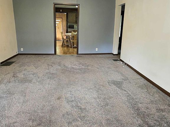 4th image of 211 Maple St