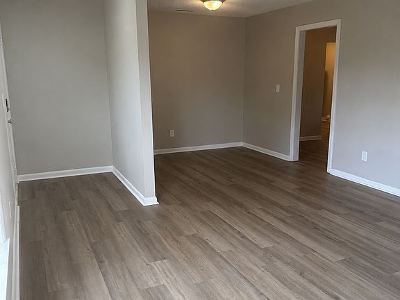 5th image of 1117 Carol Cir
