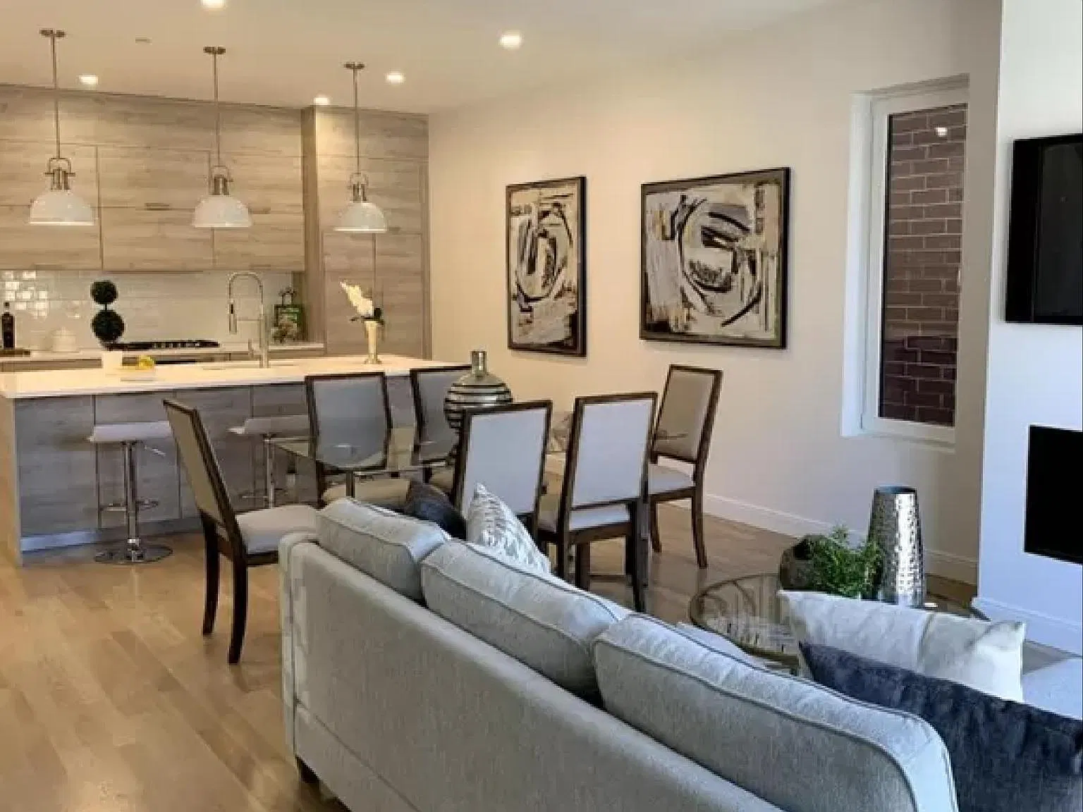 1425 W Gregory St — Photo 3
