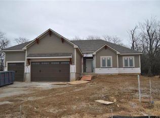 2208 Alexandria Ln, Pleasant Hill, MO 64080