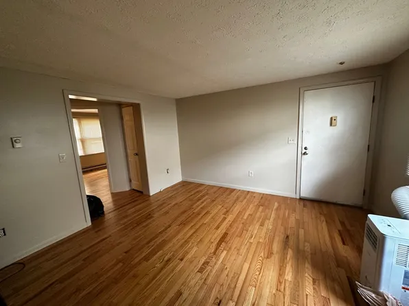 1025 Central St APT E, Palmer, MA 01069