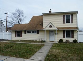 2 Rustleaf Ln, Levittown, PA 19055