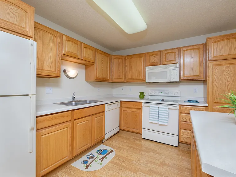 Fargo, ND Charleswood Townhomes | Kitchen
