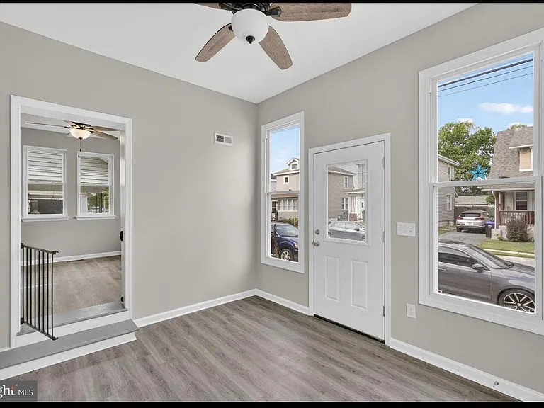 1021 Beeson Ave — Photo 2
