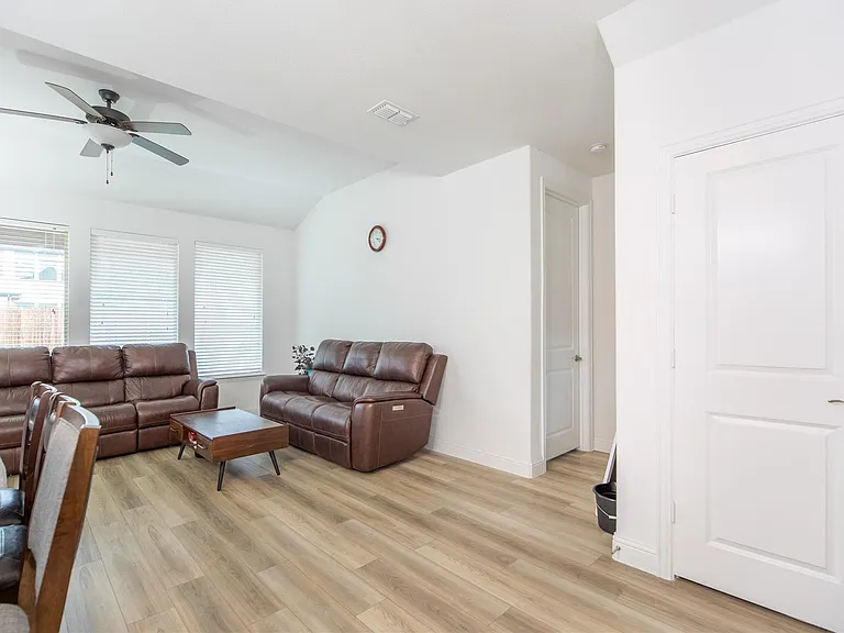 2340 Willow Garden Dr — Photo 6