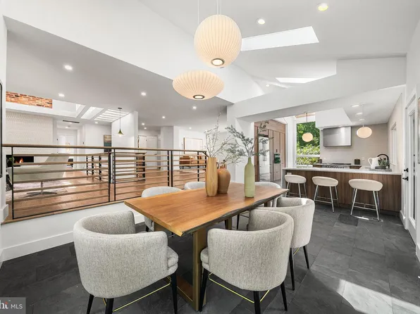 3800 Lakeview Ter, Falls Church, VA 22041