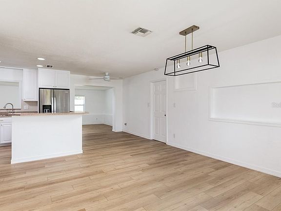 3rd image of 429 58th Ave NE