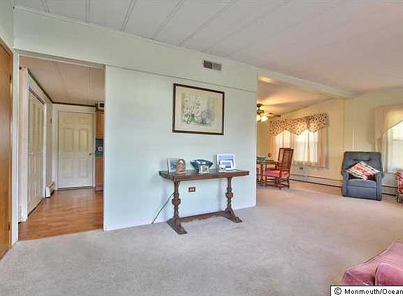 3rd image of 33 Warner Ct