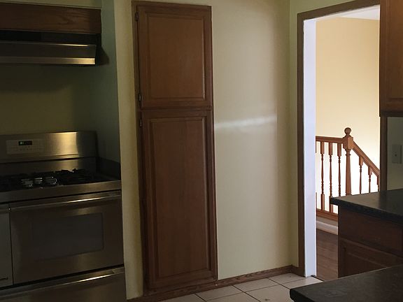 4th image of 1705 Denholm Dr