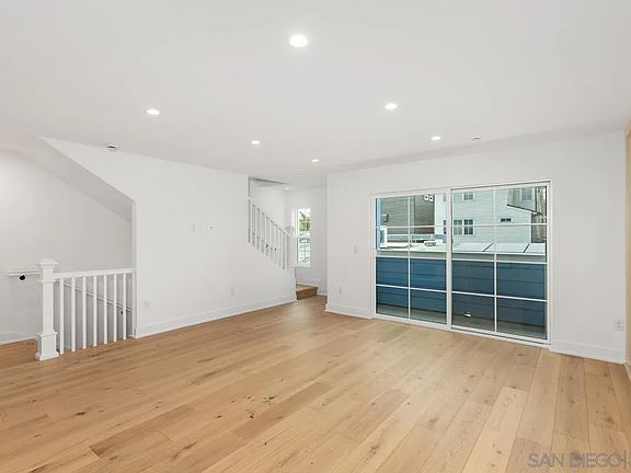 3rd image of 553 Orange Ave
