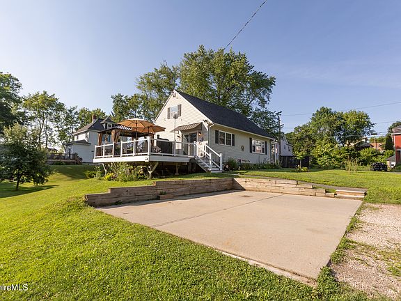 5th image of 40 Longfellow Ave