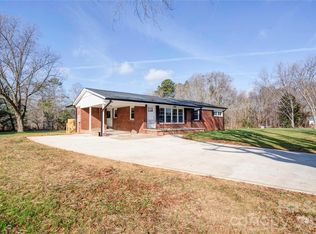 2822 Bettis Rd, Grover, NC 28073